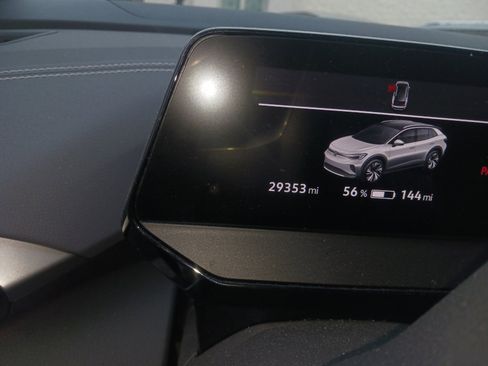 Used 2023 Volkswagen ID.4 Pro image 5