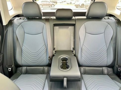 New 2026 Volkswagen Tiguan SE FWD image 20