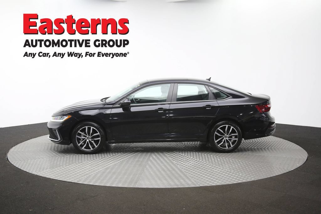 Used 2025 Volkswagen Jetta SE FWD image 61