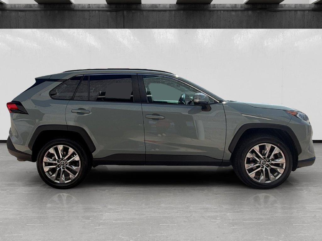 Used 2020 Toyota RAV4 XLE Premium FWD image 6