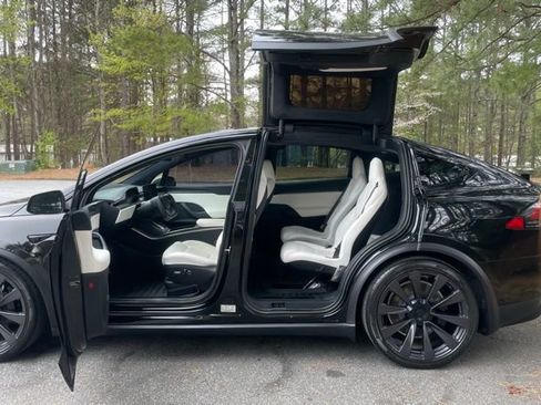 Used 2022 Tesla Model X Plaid image 13