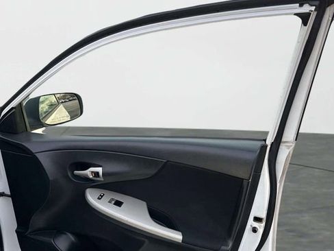 Used 2012 Toyota Corolla S image 7