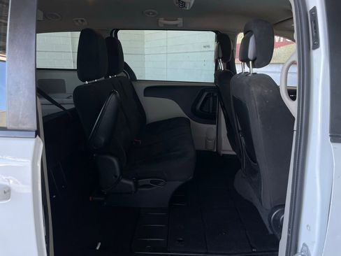 Used 2017 Dodge Grand Caravan SE image 17