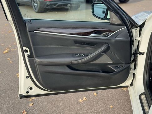 Used 2023 BMW 530e xDrive image 24