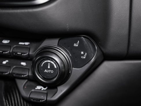 Used 2019 Aston Martin V8 Vantage Coupe image 29