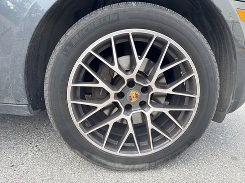 Used 2018 Porsche Macan Sport Edition AWD/4WD image 8