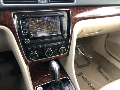 Used 2012 Volkswagen Passat TDI SEL Premium image 15