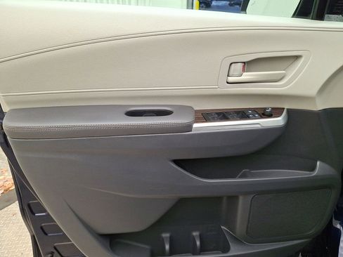 Used 2021 Toyota Sienna LE image 10