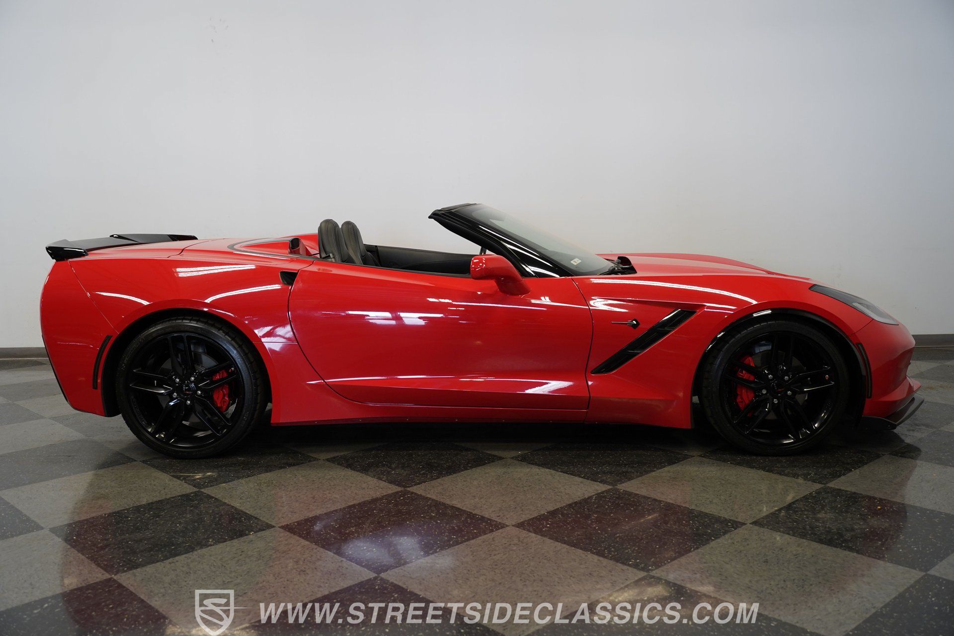 Used 2019 Chevrolet Corvette Stingray Convertible w/ Carbon Flash Badge Package RWD image 15