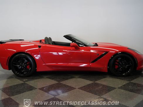 Used 2019 Chevrolet Corvette Stingray Convertible w/ Carbon Flash Badge Package image 15