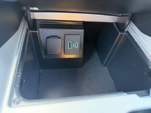 Used 2024 Ford Explorer XLT w/ Equipment Group 202A AWD/4WD image 13