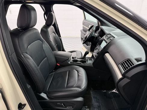 Used 2018 Ford Explorer XLT w/ Equipment Group 202A AWD/4WD image 15