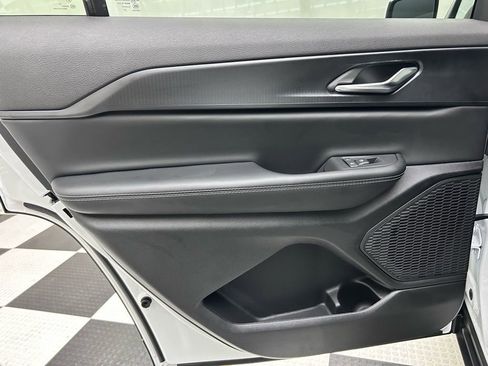 New 2025 Jeep Grand Cherokee L Laredo image 13