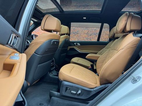 Used 2025 BMW X7 xDrive40i w/ M Sport Package image 21
