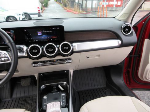 Used 2022 Mercedes-Benz GLB 250 4MATIC image 39