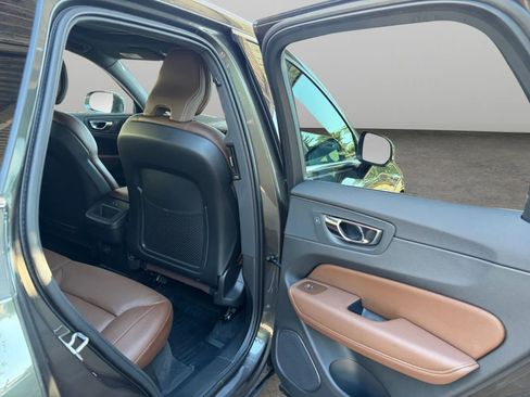 Used 2021 Volvo XC60 T5 Momentum w/ Protection Package AWD/4WD image 17