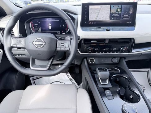 Certified 2025 Nissan Rogue SL image 15