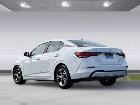 Used 2022 Nissan Sentra SV image 3