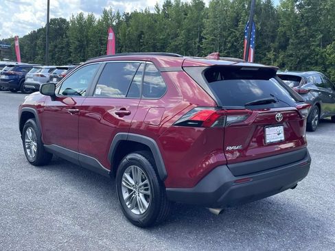 Used 2019 Toyota RAV4 LE FWD image 4