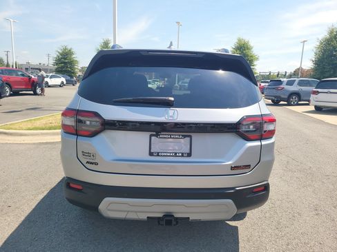 Used 2025 Honda Pilot TrailSport image 4