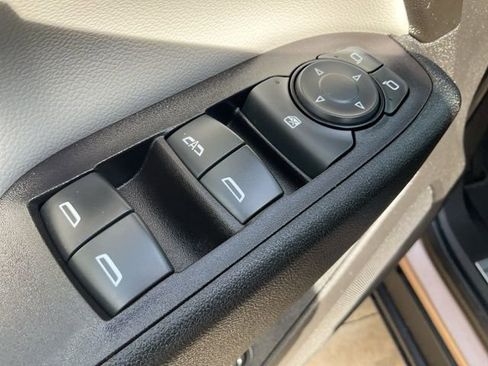 Used 2018 Chevrolet Equinox Premier image 6