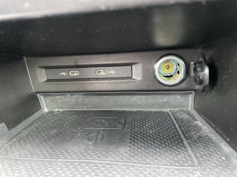 Used 2021 Volkswagen Tiguan SEL image 28