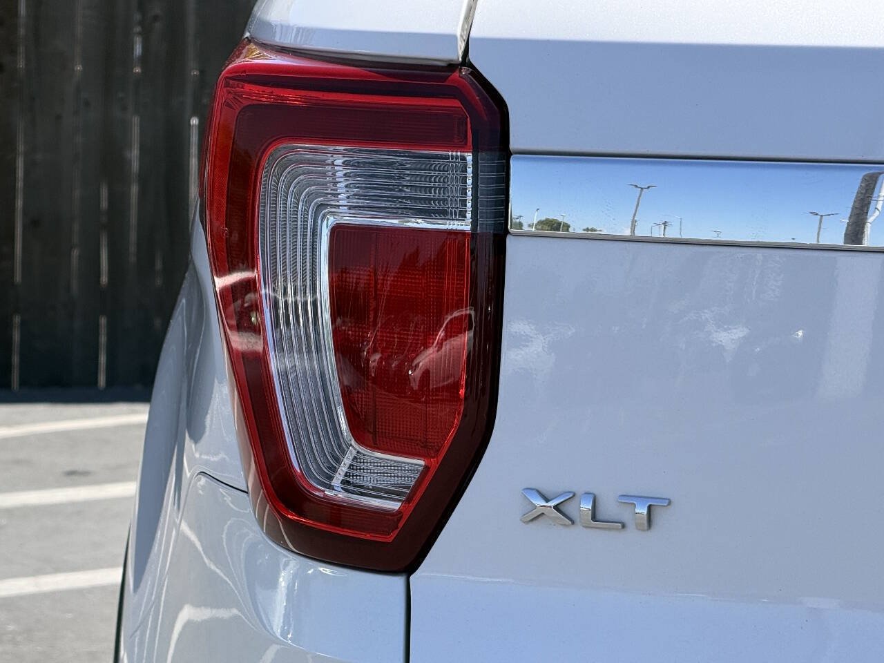 Used 2017 Ford Explorer XLT w/ Equipment Group 202A FWD image 24