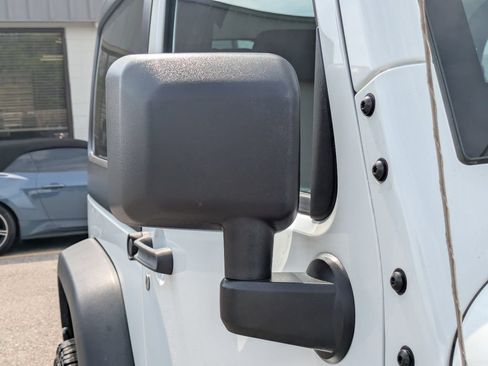 Used 2018 Jeep Wrangler Sport AWD/4WD image 12