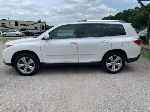 Used 2011 Toyota Highlander Limited FWD image 2