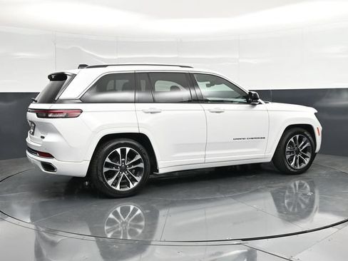 Used 2023 Jeep Grand Cherokee Overland AWD/4WD image 2