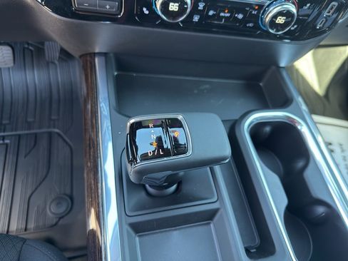 New 2026 GMC Sierra 1500 Elevation image 10