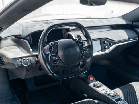 Used 2019 Ford GT RWD image 13