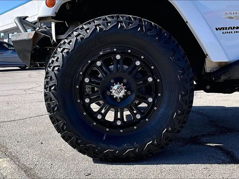 Used 2015 Jeep Wrangler Unlimited Sahara w/ Connectivity Group image 31