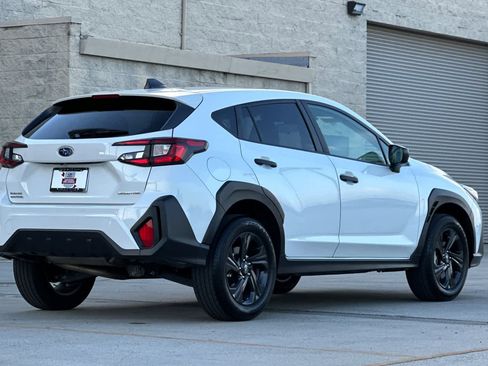 Used 2024 Subaru Crosstrek 2.0i image 3