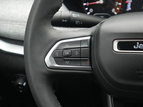Used 2023 Jeep Compass Latitude AWD/4WD image 16
