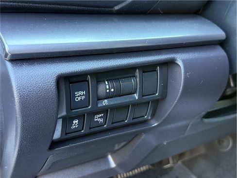 Used 2018 Subaru Impreza 2.0i Limited image 18