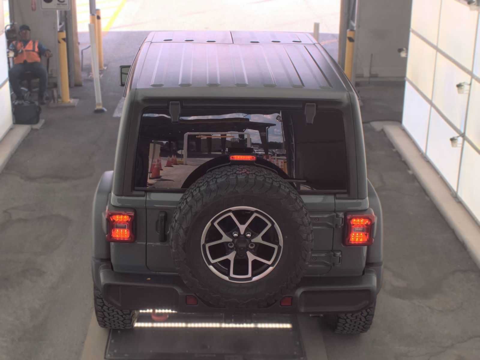 Used 2025 Jeep Wrangler Unlimited Rubicon w/ Convenience Group AWD/4WD image 14