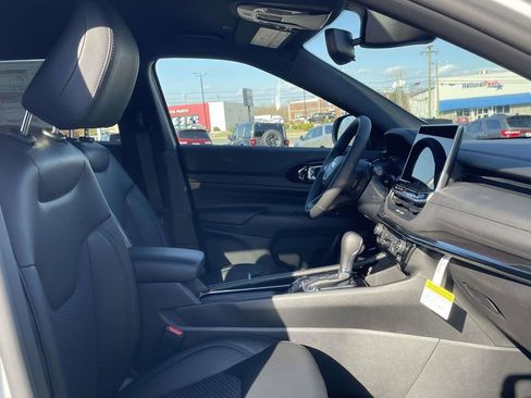 New 2026 Jeep Compass Latitude image 15