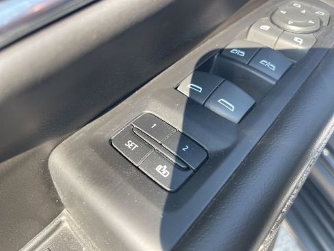 Used 2023 GMC Yukon SLT w/ SLT Premium Package AWD/4WD image 17