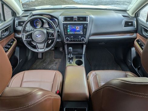 Used 2018 Subaru Outback 3.6R Touring image 11