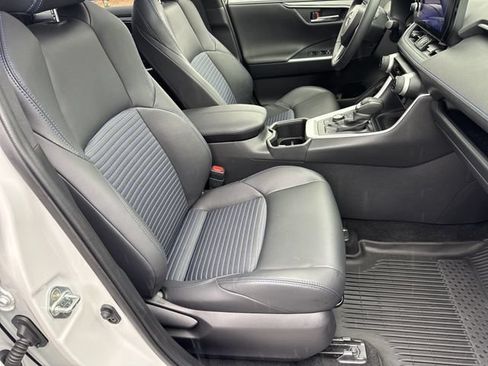 Used 2025 Toyota RAV4 XSE AWD/4WD image 13