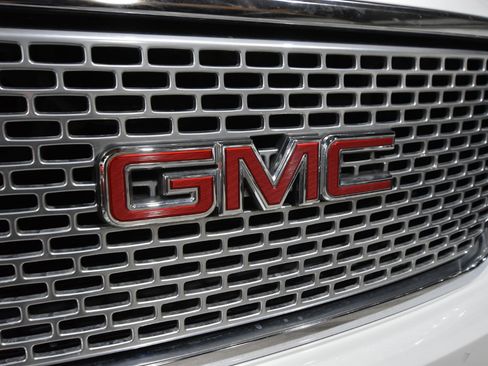 Used 2016 GMC Yukon Denali w/ Open Road Package image 3