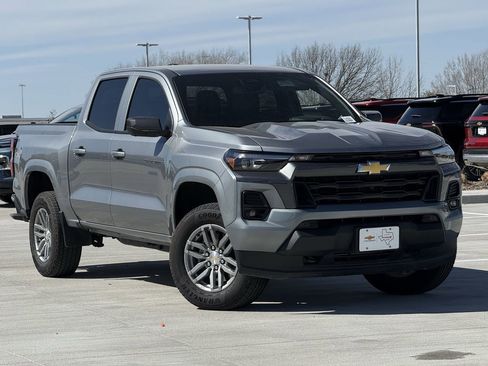 New 2026 Chevrolet Colorado LT w/ LT Convenience Package AWD/4WD image 2