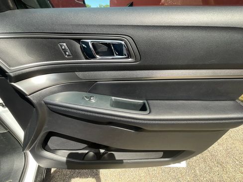 Used 2018 Ford Explorer XLT w/ Equipment Group 202A FWD image 31