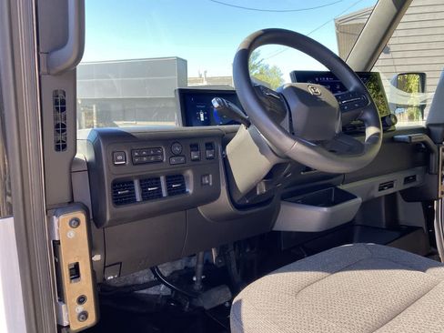 Used 2024 Chevrolet Brightdrop 600 w/ Commercial Equipment Package AWD/4WD image 2