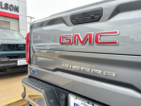 Used 2021 GMC Sierra 1500 SLT w/ SLT Premium Package AWD/4WD image 10