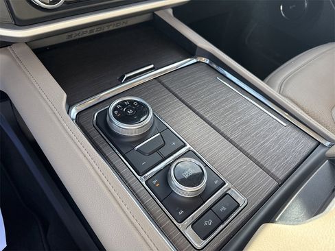 Used 2024 Ford Expedition Limited image 31