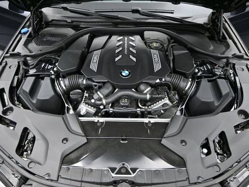 Used 2023 BMW M550i xDrive w/ Dynamic Handling Package AWD/4WD image 22