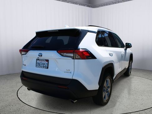Used 2024 Toyota RAV4 LE AWD/4WD image 8