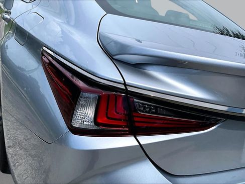 Used 2023 Lexus ES 300h F Sport FWD image 29